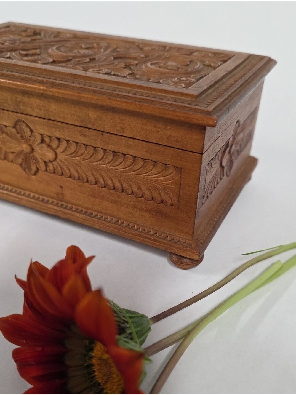 Vintage Ornate Hand-Carved Footed Wood Trinket Jewelry Box - Acanthus Leaf - Picture 3 of 16